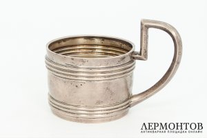 Подстаканник лаконичной формы. Россия, фирма И.П. Хлебникова, 1908-1917 гг. Серебро.