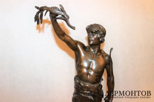 Скульптура Победитель. Бронза. Eugene Marioton. Франция