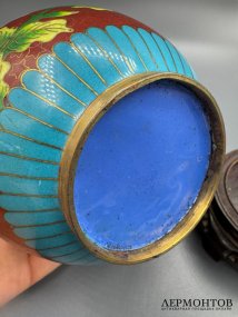 Чайница в технике клуазоне на резной подставке. Металл, эмаль, дерево, Китай, 2-я половина 20 века