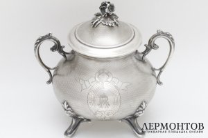 Сахарница в классическом стиле. Queille. Серебро 950 пробы, гильоше. Франция, XIX в.