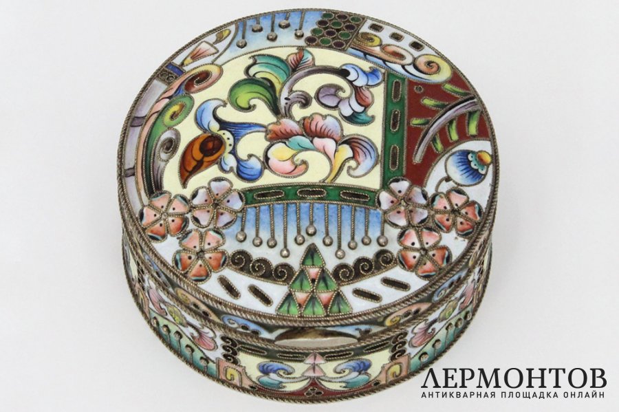 Шкатулка. Эмаль, серебро 84 пробы. Россия, Москва, 1908-1917.