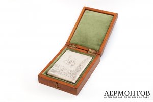 Портсигар в коробке. Серебро 84. Россия, Москва. 1908-1917 гг. Серебряное заведение Монъ.