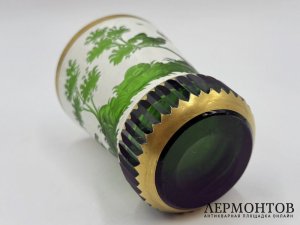 Крупный стакан Охота на тетерева. Богемия, сер. 20 века. Цветное стекло.