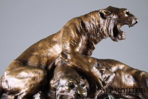 Скульптура. Схватка двух тигров. Edouard Drouot. Бронза, золочение. Франция