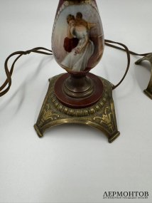 Парные настольные лампы с нимфами и амурами. Фарфор, роспись, латунь, Западная Европа, 1-я треть 20 века
