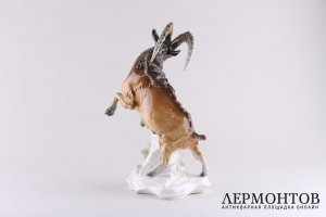Статуэтка. Горный Тур. Карл Энс. Фарфор. Германия. XX в.