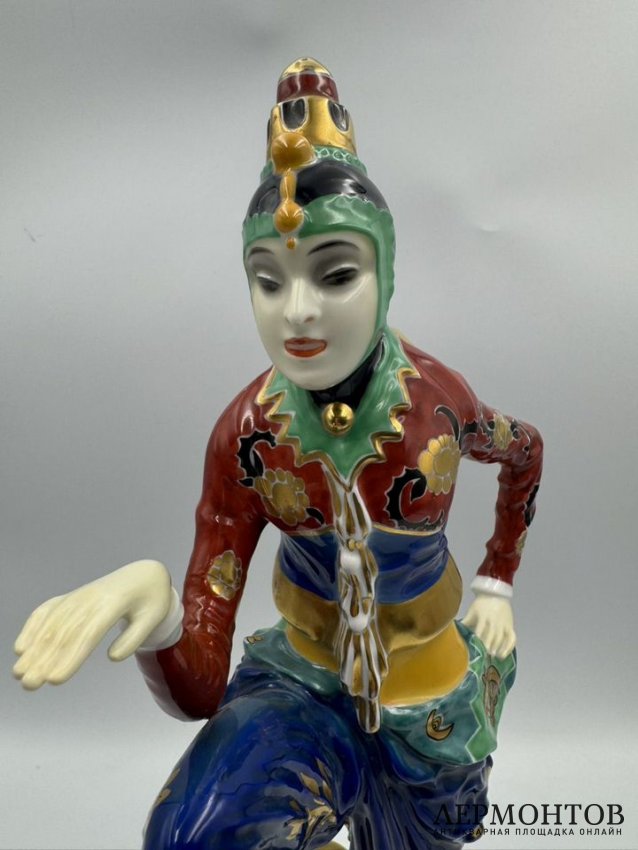 Статуэтка «Корейский танец». Фарфор, роспись, золочение, Rosenthal, скульптор К. Хольцер-Дефанти, Германия, 1927 год