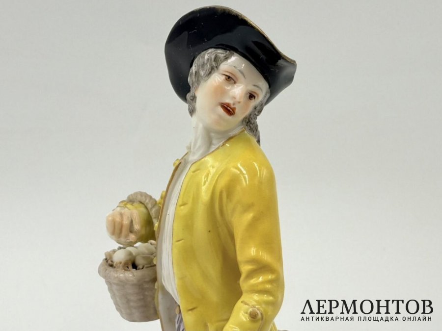 Статуэтка из серии Парижские крикуны Торговец дичью. Meissen, перв. тр. 20 века.
