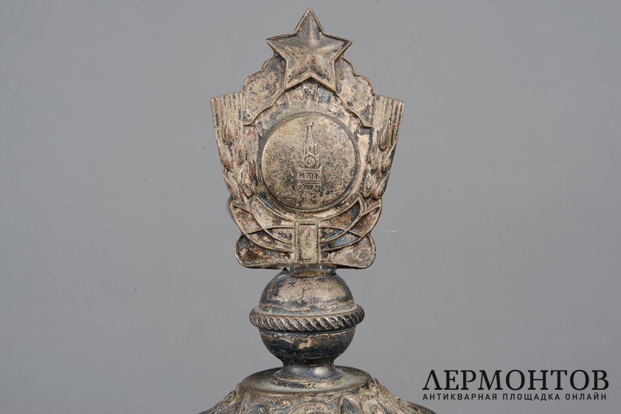 Кубок, декорированный накладными элементами и медальонами. СССР, 1950-е гг.