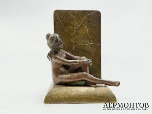 Подставка для спичек Сидящая девушка. Австрия, Вена, 1900-е гг. Бронза.