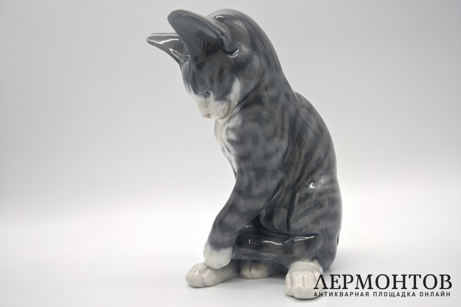 Статуэтка Котенок, играющий с хвостом. Роспись. Дания, Royal Copenhagen, 1970е гг.
