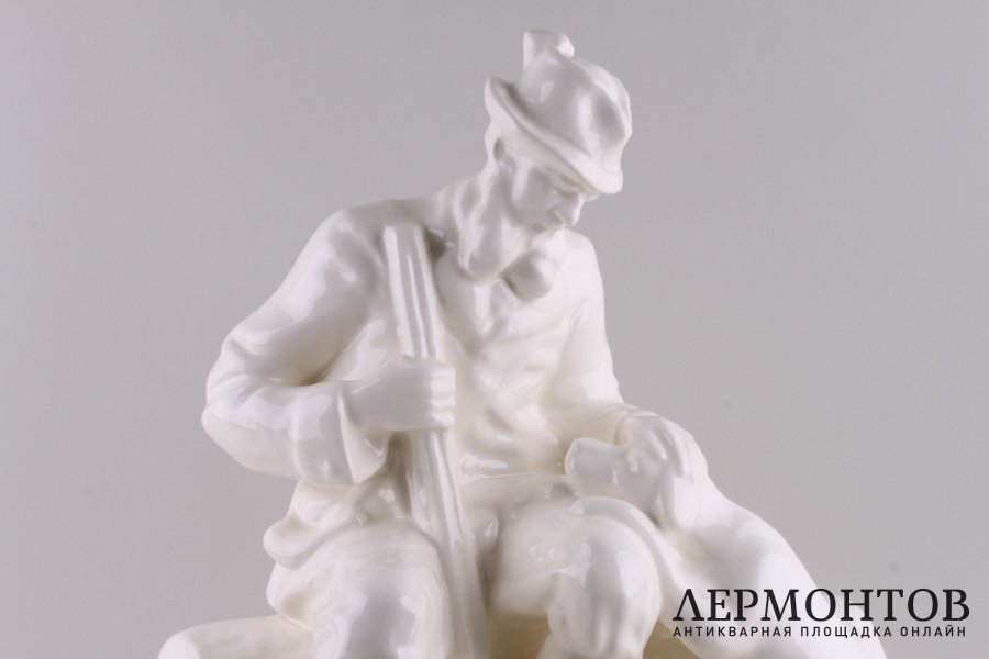 Статуэтка Охотник с собакой. Чехословакия, 1940-е годы. Rako. Фарфор.