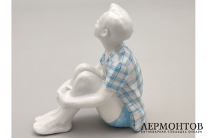 Статуэтка Мечтатель. Фарфор, роспись. Автор Н.А. Малышева. СССР, Дулево, 1962