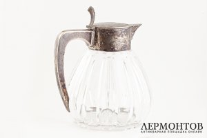 Кувшин для напитков с фигурным туловом. Германия, 1930-е гг. Серебро 800 проба.