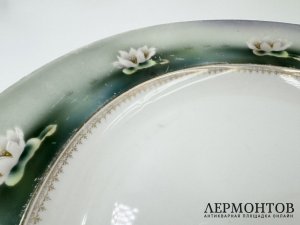 Блюдо Кувшинки. Россия, Кузнецов, 1900-е гг. Фарфор, деколь с подрисовкой.