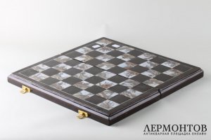 Шахматы. Дерево, гравировка по перламутру. Фигуры - кость буйвола. Вьетнам, 1960-70е