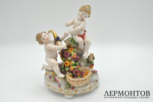Статуэтка Ангелы, путти с рогом изобилия. Фарфор, роспись. Германия, 1930-1950е гг.