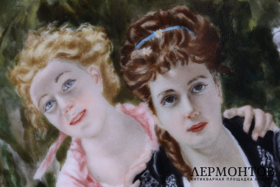 Пласт Две девушки в кринолинах. Фарфор, живопись. Франция, начало 20 века.