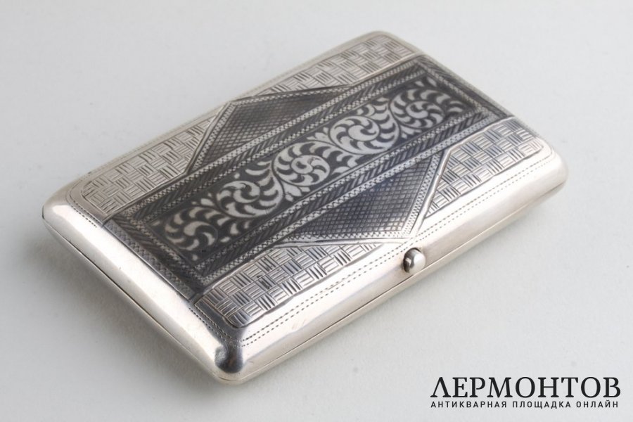 Портсигар, узор лыко. Серебро 84 пробы, чернь. Российская империя, 1899-1908.