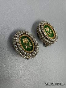 Серьги-клипсы с бриллиантами. Золото 750 пробы, гильоширная эмаль