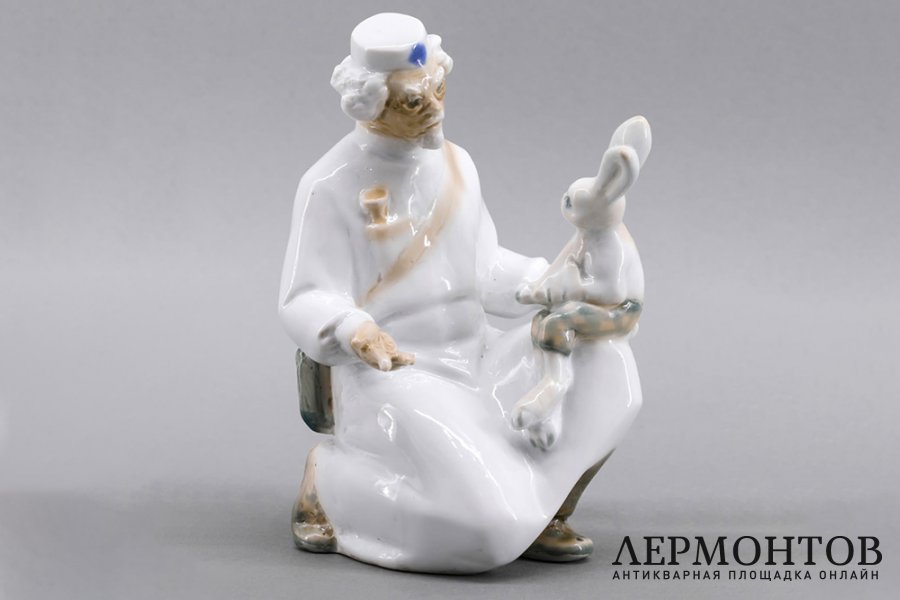 Статуэтка Докор Айболит. Г. Чечулина, авторская. Фарфор, роспись. СССР, Дулево, 1976.