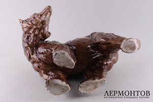 Статуэтка Бурый медведь. Чехия, мануфактура Royal Dux, 1950-1960-е гг. Фарфор.