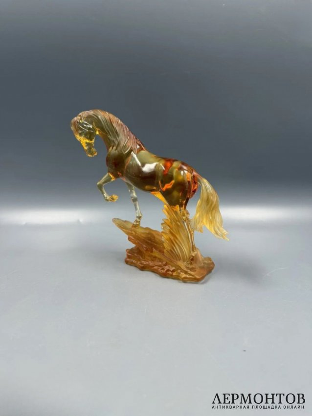 Скульптура «Вздыбленный конь». Цветной хрусталь, Cristal de Paris, Франция