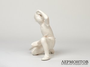 Статуэтка «Юный авиамоделист». Керамика, Keramia Znojmo, Чехословакия