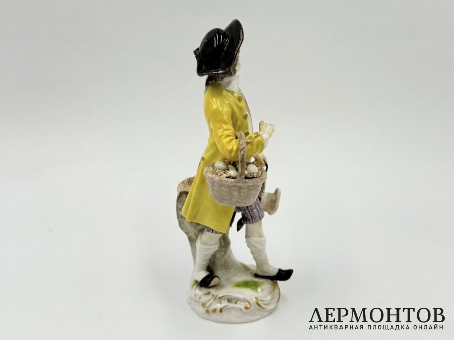 Статуэтка из серии Парижские крикуны Торговец дичью. Meissen, перв. тр. 20 века.
