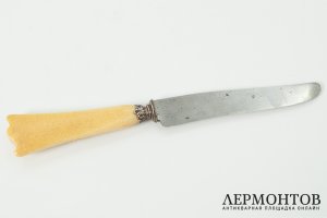 Нож с костяной фигурной ручкой. Западная Европа, конец 19 - начало 20 в. Кость.
