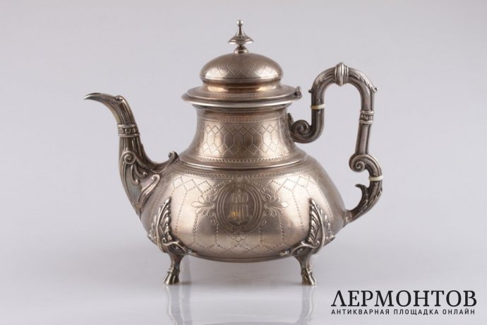 Чайник в неоклассическом стиле E. Hugo. Серебро 950 пробы. Франция, XIX век.
