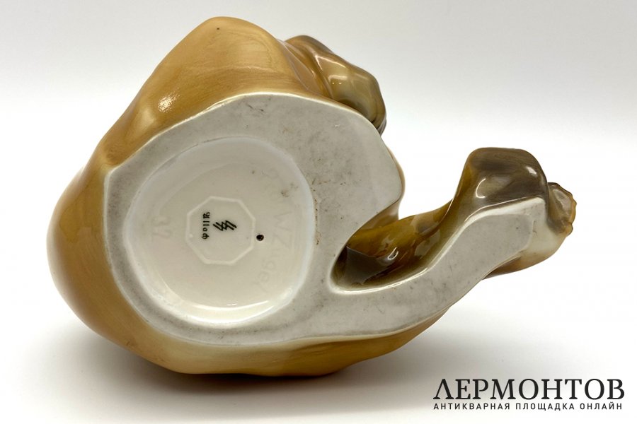 Статуэтка Сидящий медведь. Фарфор, роспись. Германия, Аллах Allach, 1936-1945