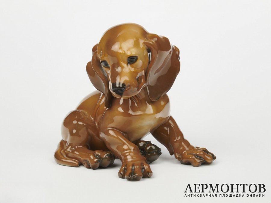 Статуэтка «Молодая такса». Фарфор, Rosenthal, Германия, 1938 год