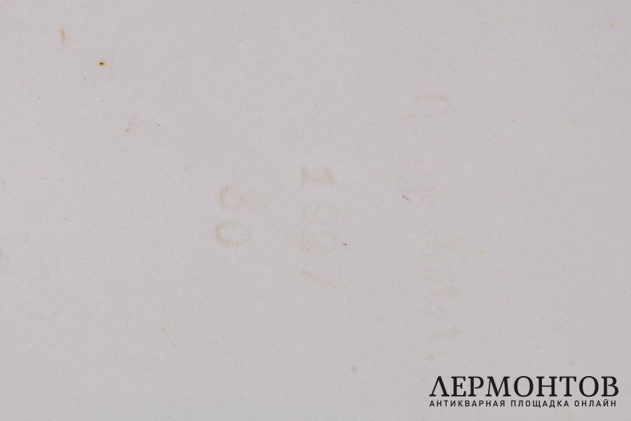 Поднос под горячее в стиле Модерн Лебеди. Германия, 1900-е гг. Фаянс, роспись. Латунь