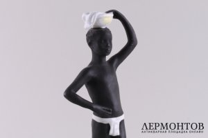Статуэтка Африка.  СССР, ЛФЗ, скульптор Столбова, худ. Орлова, 1950-60е гг. Фарфор.
