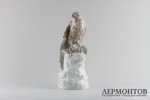 Фигурка. Сокол. Фарфор. Фабрика Amphora. 1918-1938 гг.  Чехословакия
