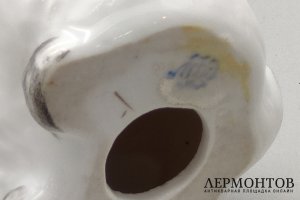Статуэтка Заяц с морковкой. Авт. модели Чарушин Е. Фарфор, роспись. СССР, ЛФЗ, 1950е