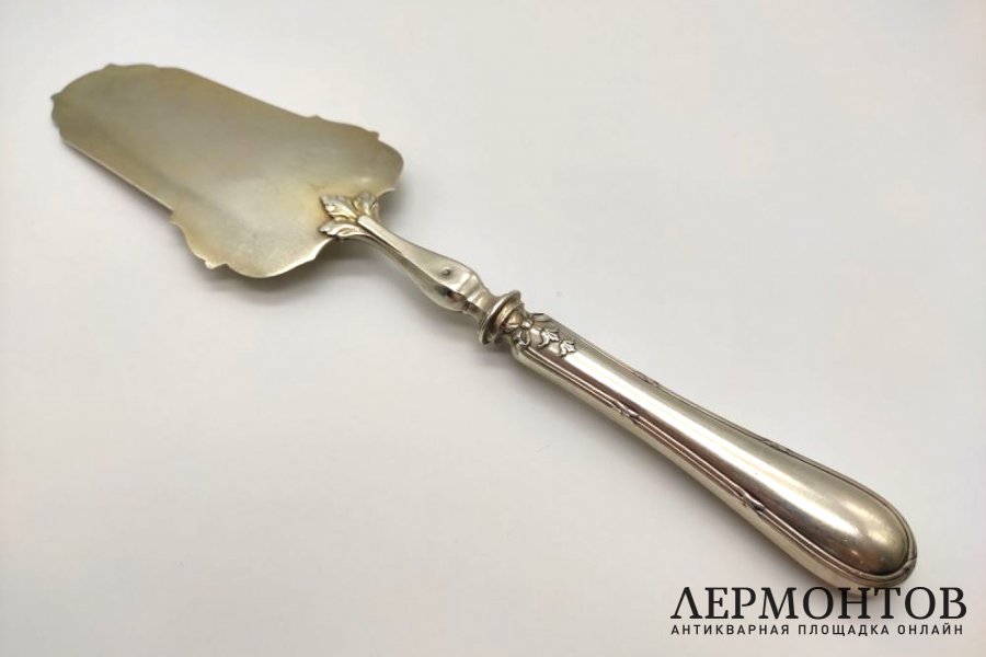 Лопатка с бантом. Серебро 84 пр. Российская империя, братья Хемпель, 1908-1915.