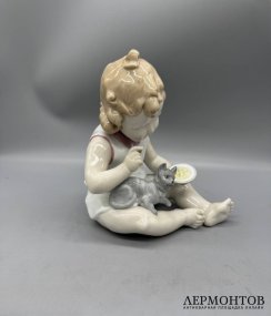Статуэтка «Девочка с кошкой». Фарфор, роспись, Grafenthal, Германия, 1985–1990 годы