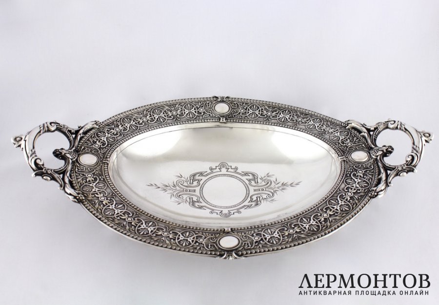 Сухарница на ножках. Серебро 800 пробы. Германия, XIX в.