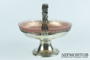 Конфетница со стеклянной вставкой. Серебро 84 пробы. Россия, Москва. 1880-е гг. Мастер О.Курлюков.