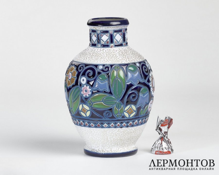 Ваза «Колокольчики». Фаянс, Amphora, Чехословакия, 1920-е годы