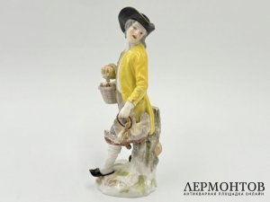 Статуэтка из серии Парижские крикуны Торговец дичью. Meissen, перв. тр. 20 века.