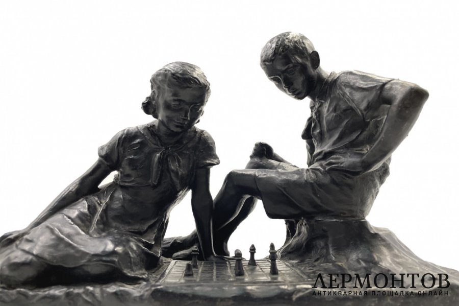 Скульптура Пионеры. Игра в шахматы. СССР, Каслинский завод, 1930-1950-е гг. Чугун.
