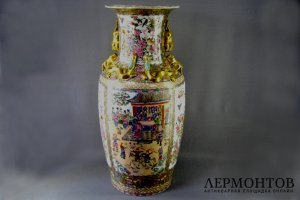 Напольная ваза. Фарфор, ручная роспись. Китай, XIX век.