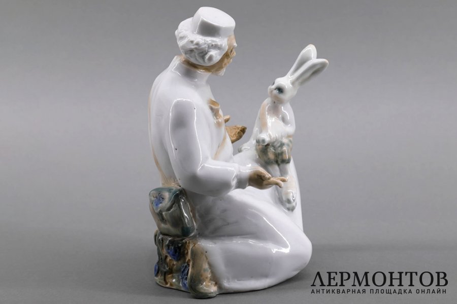 Статуэтка Докор Айболит. Г. Чечулина, авторская. Фарфор, роспись. СССР, Дулево, 1976.