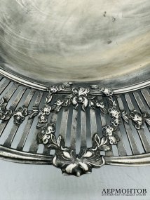 Ваза-конфетница с цветочными гирляндами. Металл, серебрение, Meriden Silver Plate, США, конец 19 века