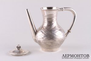 Чайник в русском стиле лоза. Серебро 84 пробы. Стефан Вякевя. Россия, 1887 год.