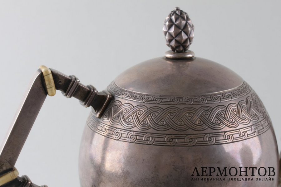 Чайный сервиз из 3 предметов в коробке. Россия, фирма Овчинникова, 1880 г. Серебро 84