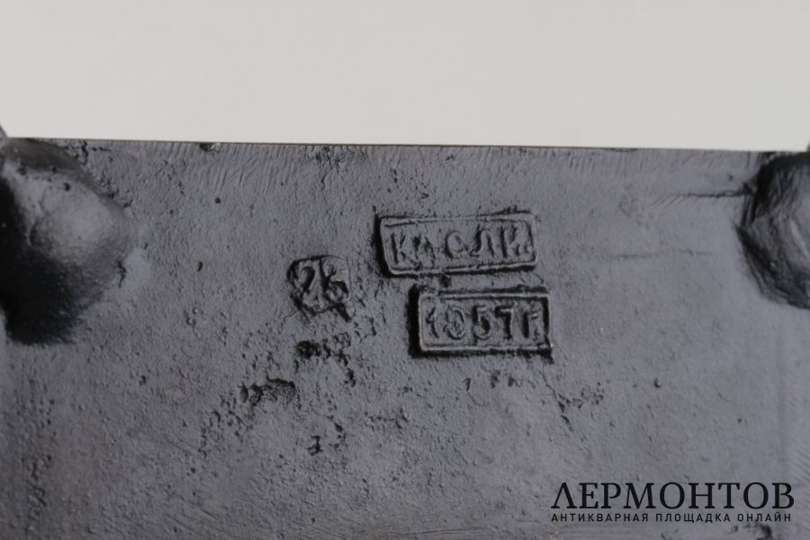 Шкатулка Сельский праздник. СССР, Каслинский чугунолитейный завод, 1957 г. Чугун.